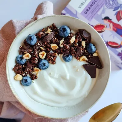 chocholate granola bowl snack